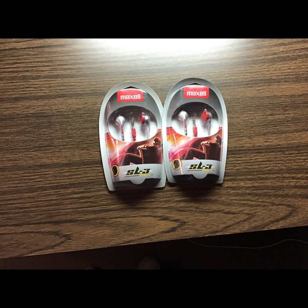 2 pair Maxwells headphones SL 3